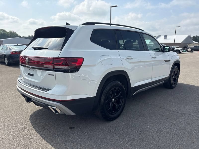 Used 2024 Volkswagen Atlas Peak Edition SEL AWD/4WD image 3