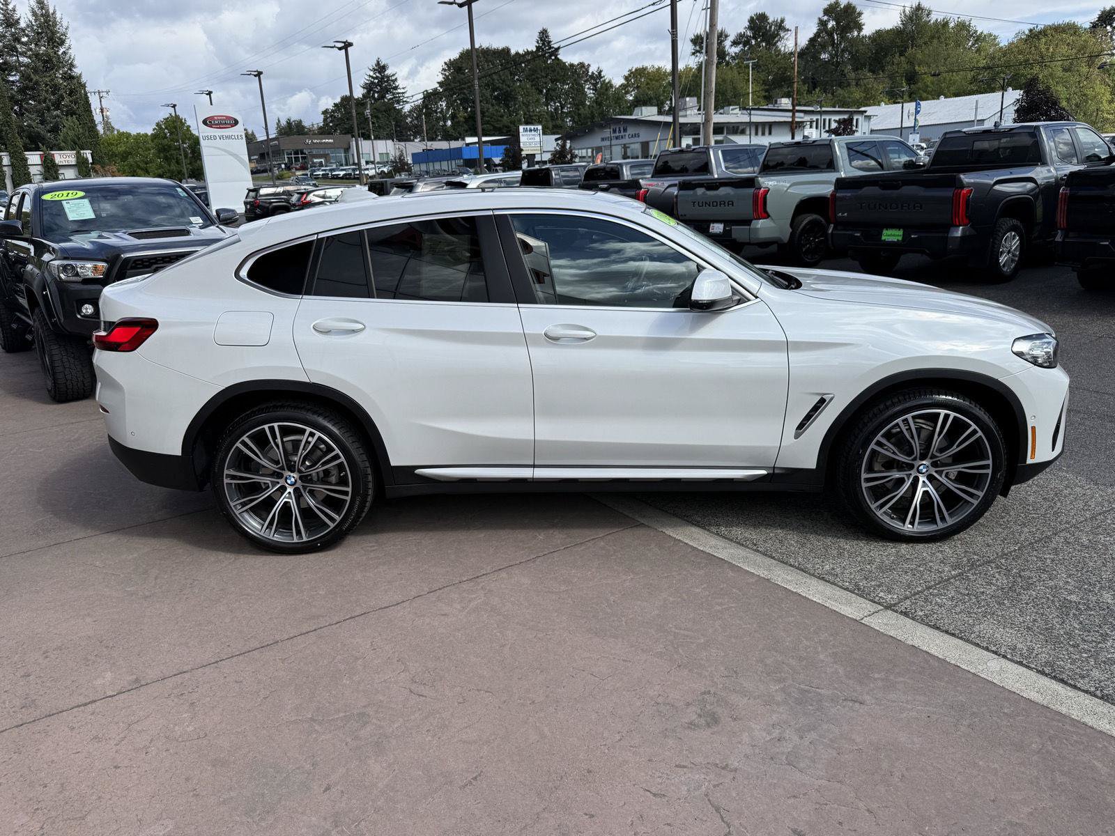 Used 2024 BMW X4 xDrive30i w/ Premium Package AWD/4WD image 7