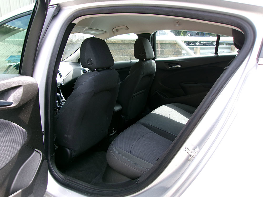 Used 2018 Chevrolet Cruze LT w/ Convenience Package image 11