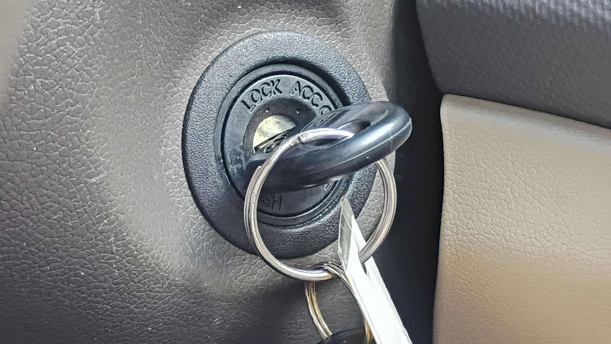 Used 2012 Hyundai Accent GLS image 32