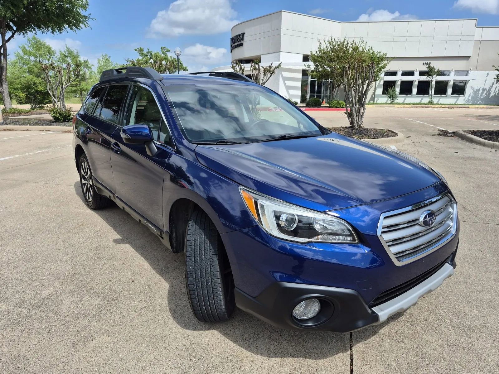 Used 2017 Subaru Outback 2.5i Limited AWD/4WD image 4