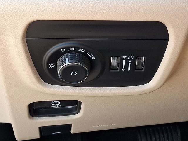 Used 2023 Jeep Grand Cherokee L Limited w/ Luxury Tech Group II AWD/4WD image 25