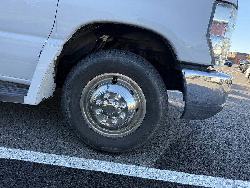 Used 2013 Ford E-450 and Econoline 450 Super Duty w/ Interior Upgrade Pkg image 4