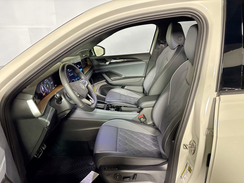 New 2026 Volkswagen Tiguan SEL R-Line image 11