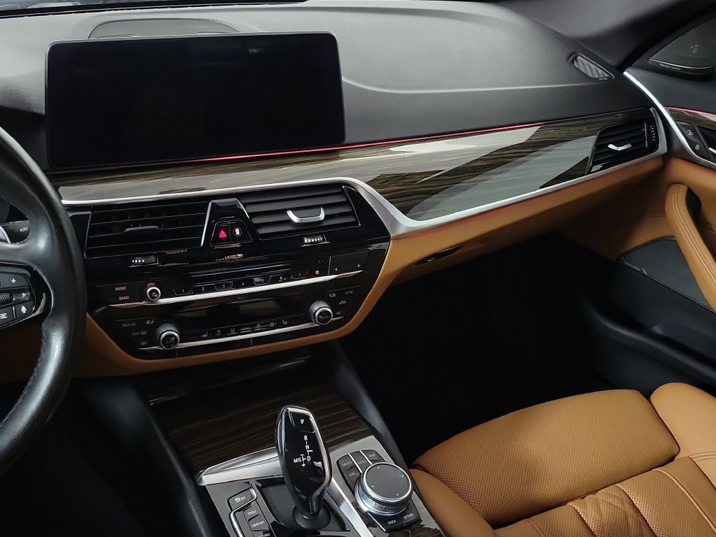 Used 2021 BMW 540i w/ Premium Package RWD image 13