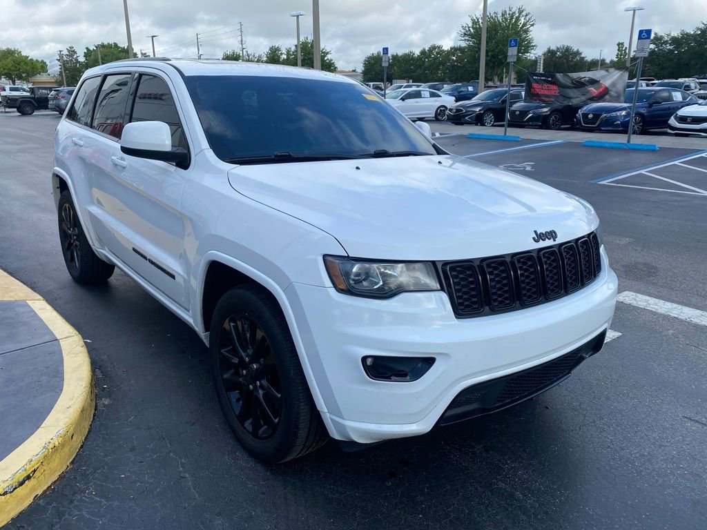 Used 2019 Jeep Grand Cherokee Altitude RWD image 3