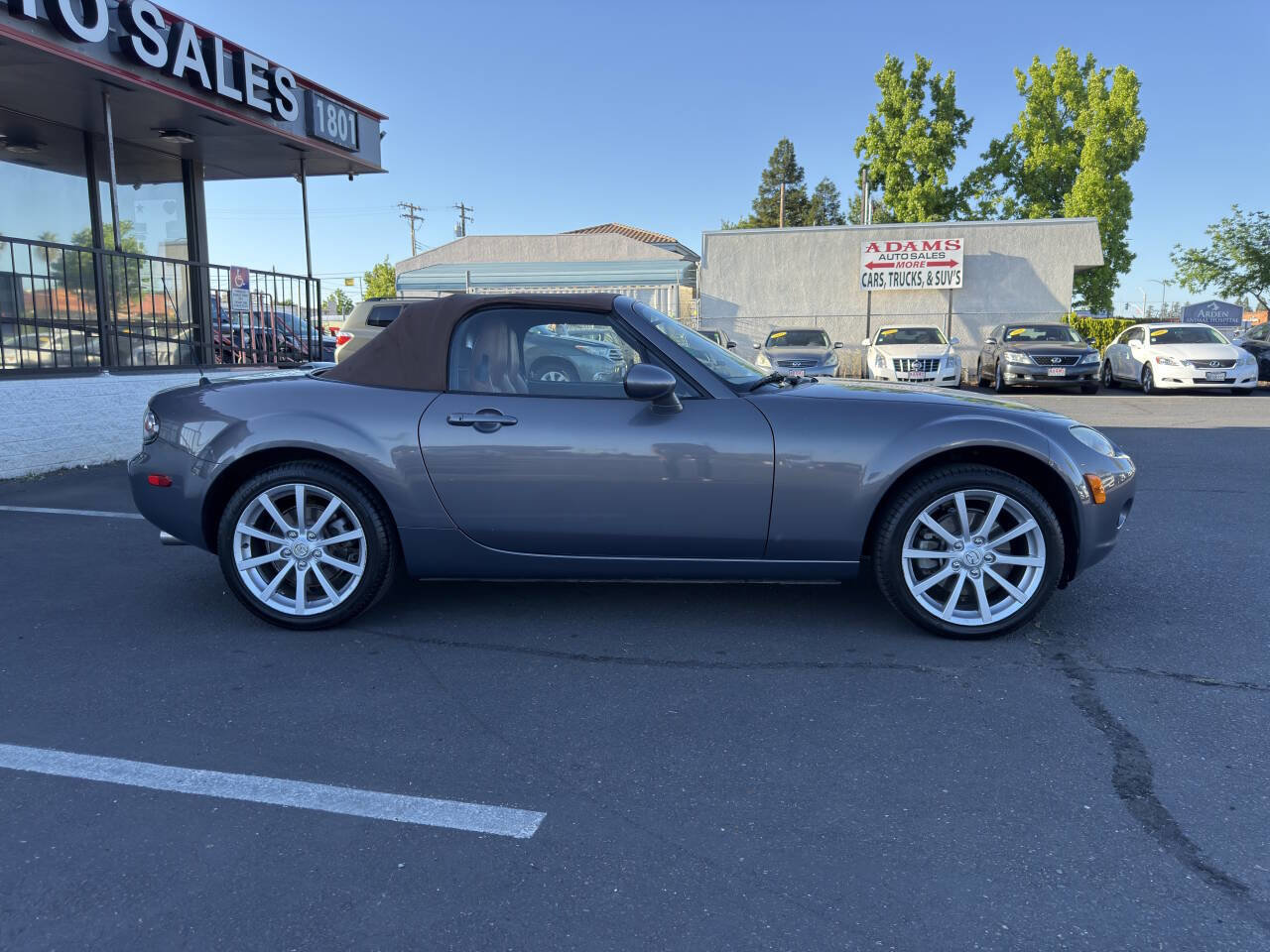 Used 2006 MAZDA MX-5 Miata Grand Touring w/ Premium Pkg RWD image 2