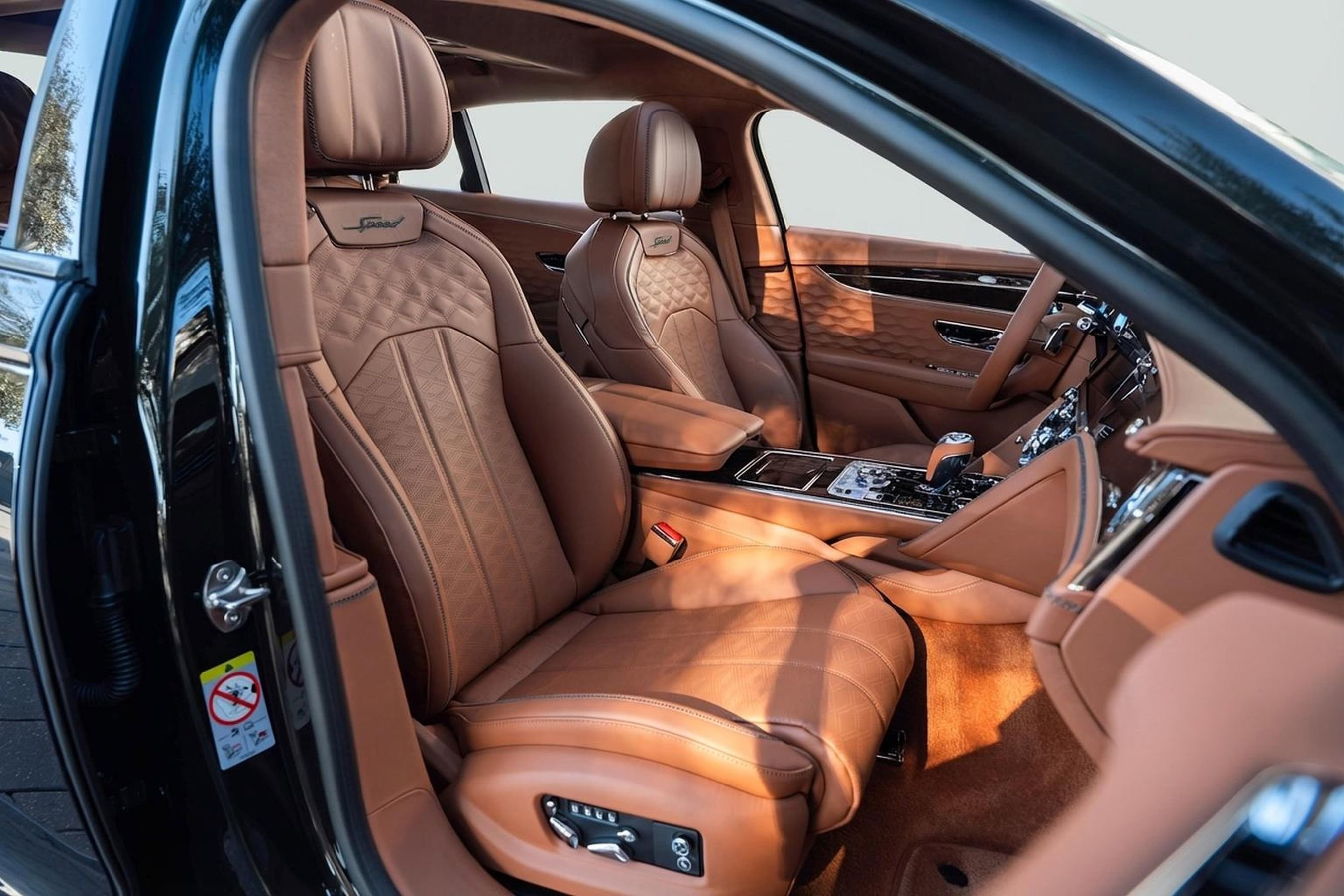 Used 2025 Bentley Flying Spur Plug-In Hybrid image 21