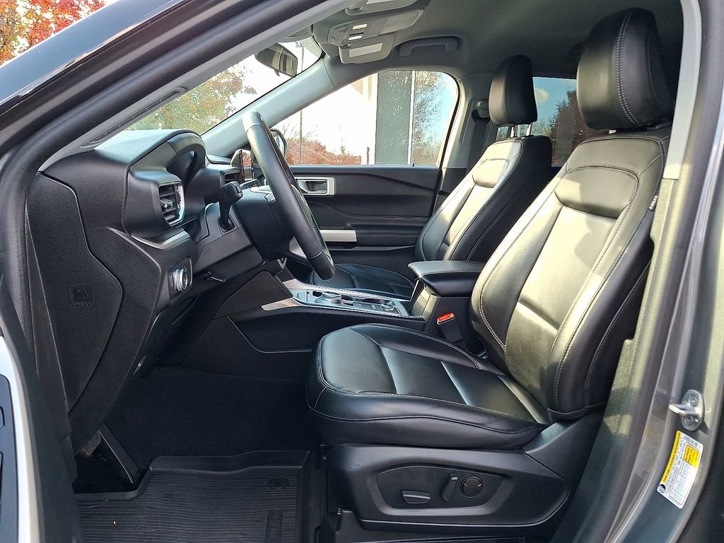 Used 2022 Ford Explorer XLT w/ Equipment Group 202A image 15