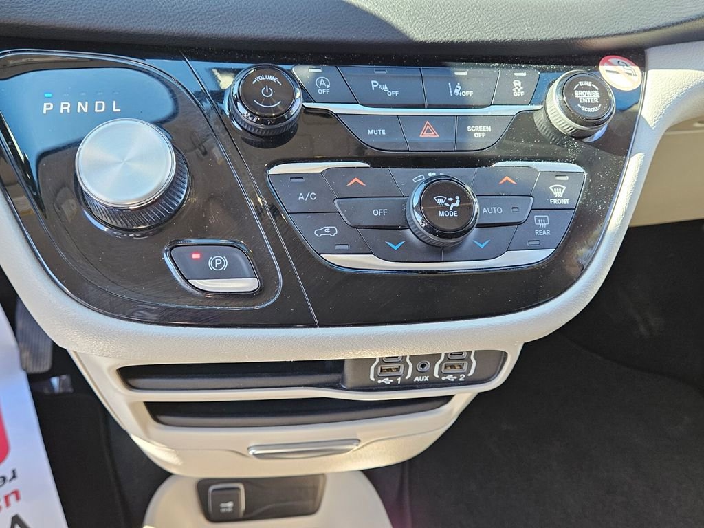 Used 2023 Chrysler Pacifica Touring-L image 20