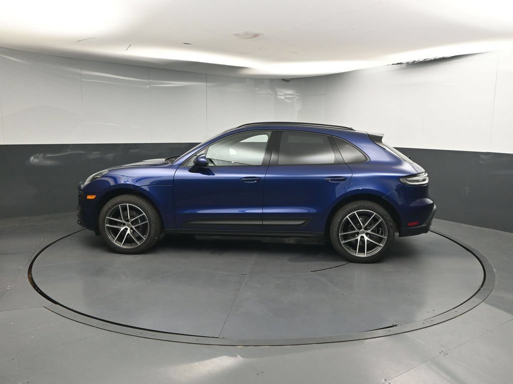 Used 2025 Porsche Macan AWD/4WD image 2