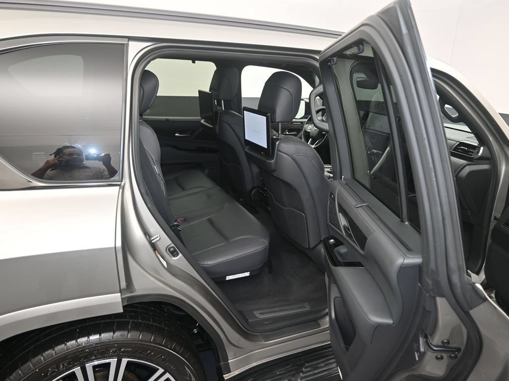 Used 2023 Lexus LX 600 4WD w/ Appearance Package image 11