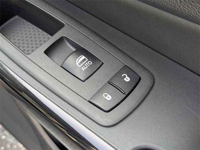 Used 2023 Jeep Cherokee Altitude Lux image 37
