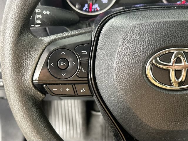 Used 2021 Toyota RAV4 LE AWD/4WD image 18