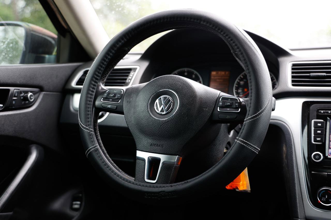 Used 2013 Volkswagen Passat 2.5 SE FWD image 27