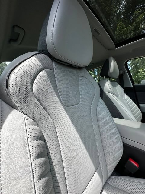 Certified 2025 Hyundai Elantra Limited FWD image 24