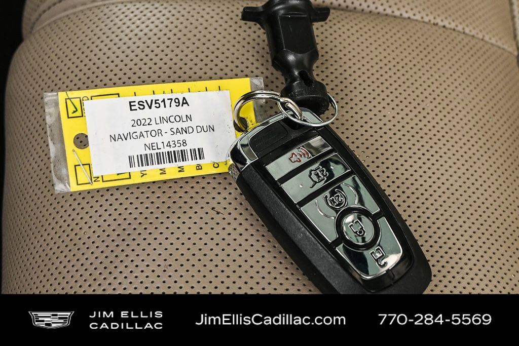 Used 2022 Lincoln Navigator Reserve image 34