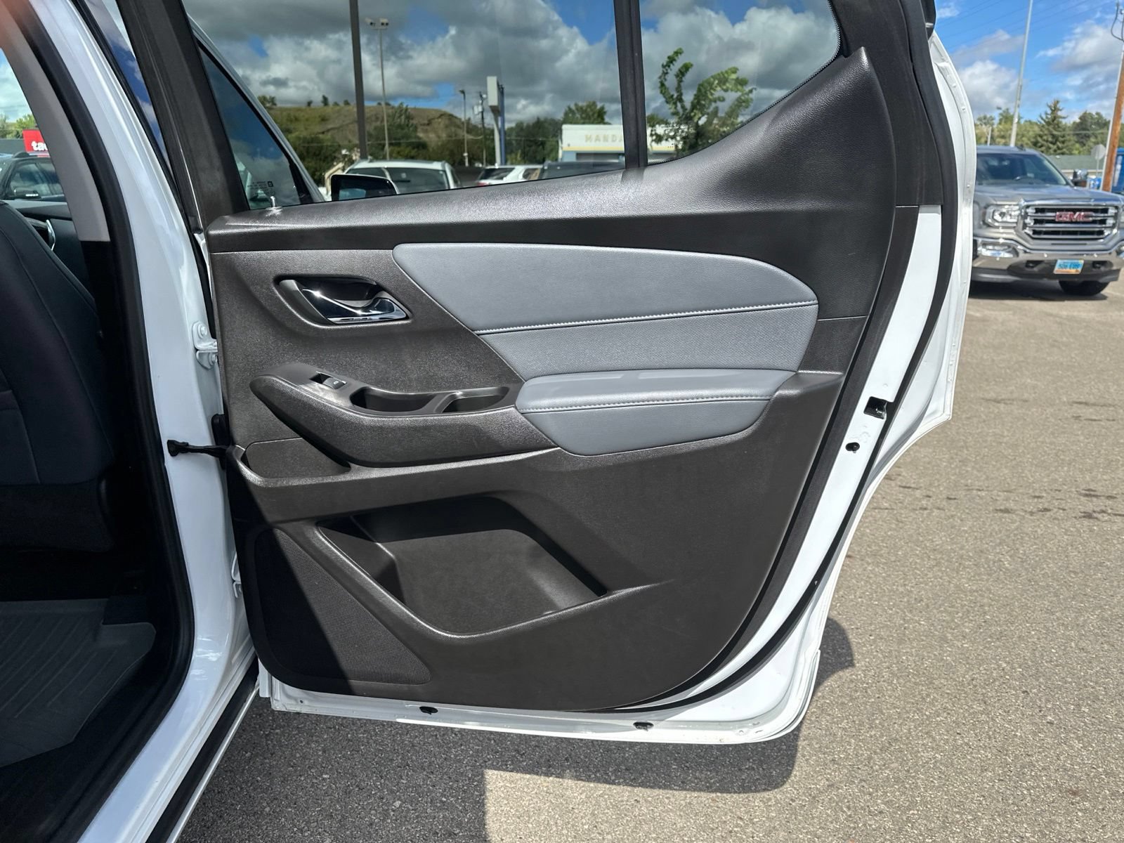 Used 2018 Chevrolet Traverse Premier AWD/4WD image 35