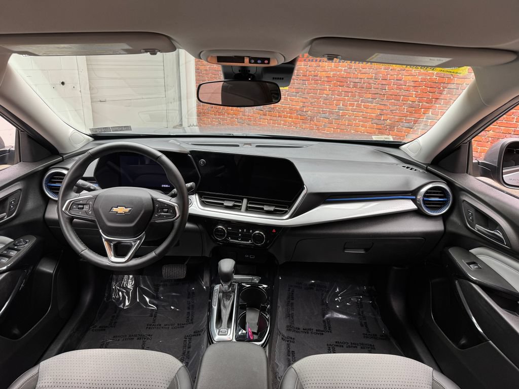 Used 2025 Chevrolet Trax LT w/ Driver Confidence Package FWD image 10
