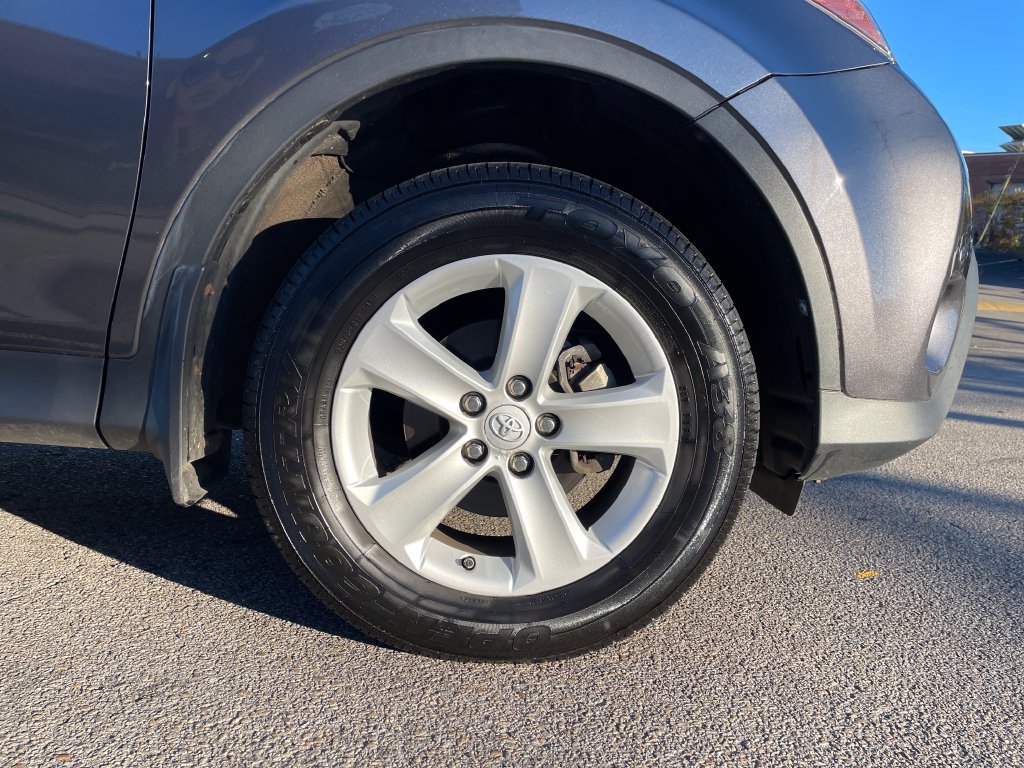 Used 2014 Toyota RAV4 XLE AWD/4WD image 11