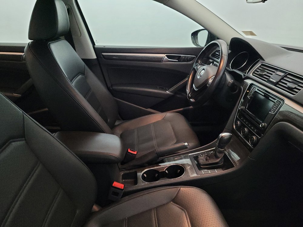Used 2018 Volkswagen Passat 2.0T SE FWD image 21