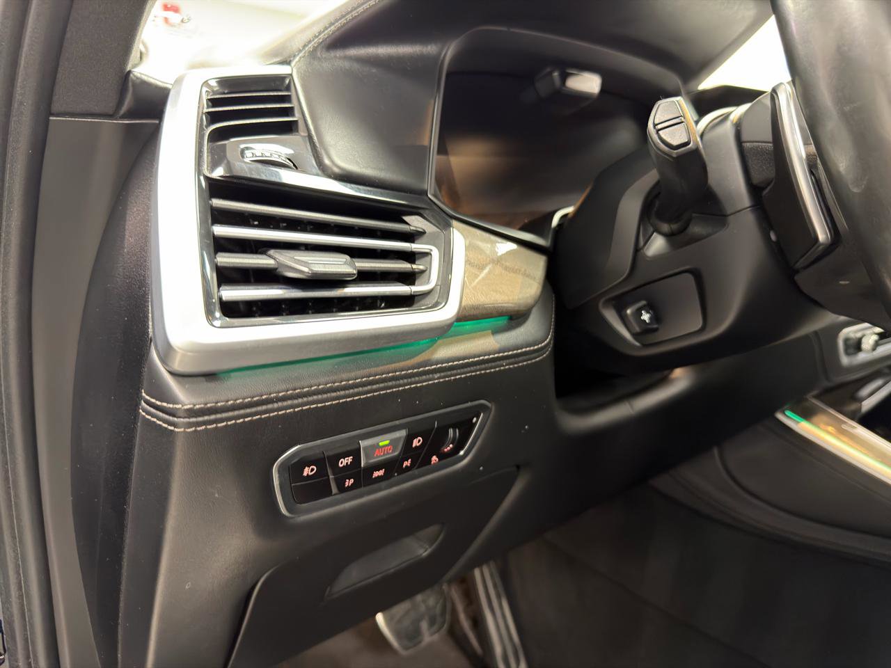 Used 2020 BMW X5 M50i w/ Executive Package image 16