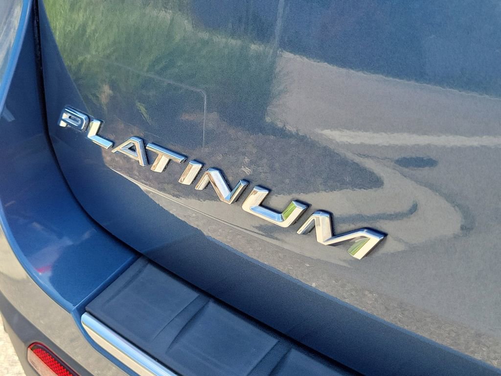 Used 2020 Ford Explorer Platinum image 17