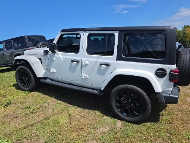 Certified 2023 Jeep Wrangler Unlimited Sahara w/ Dual Top Group AWD/4WD image 3