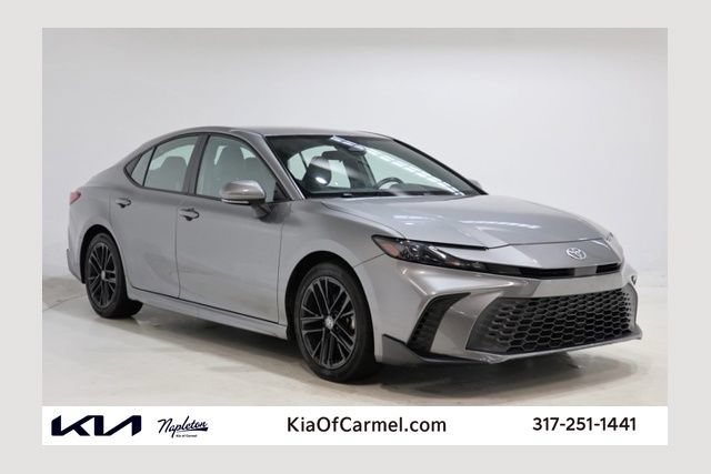 Used 2025 Toyota Camry SE FWD image 1