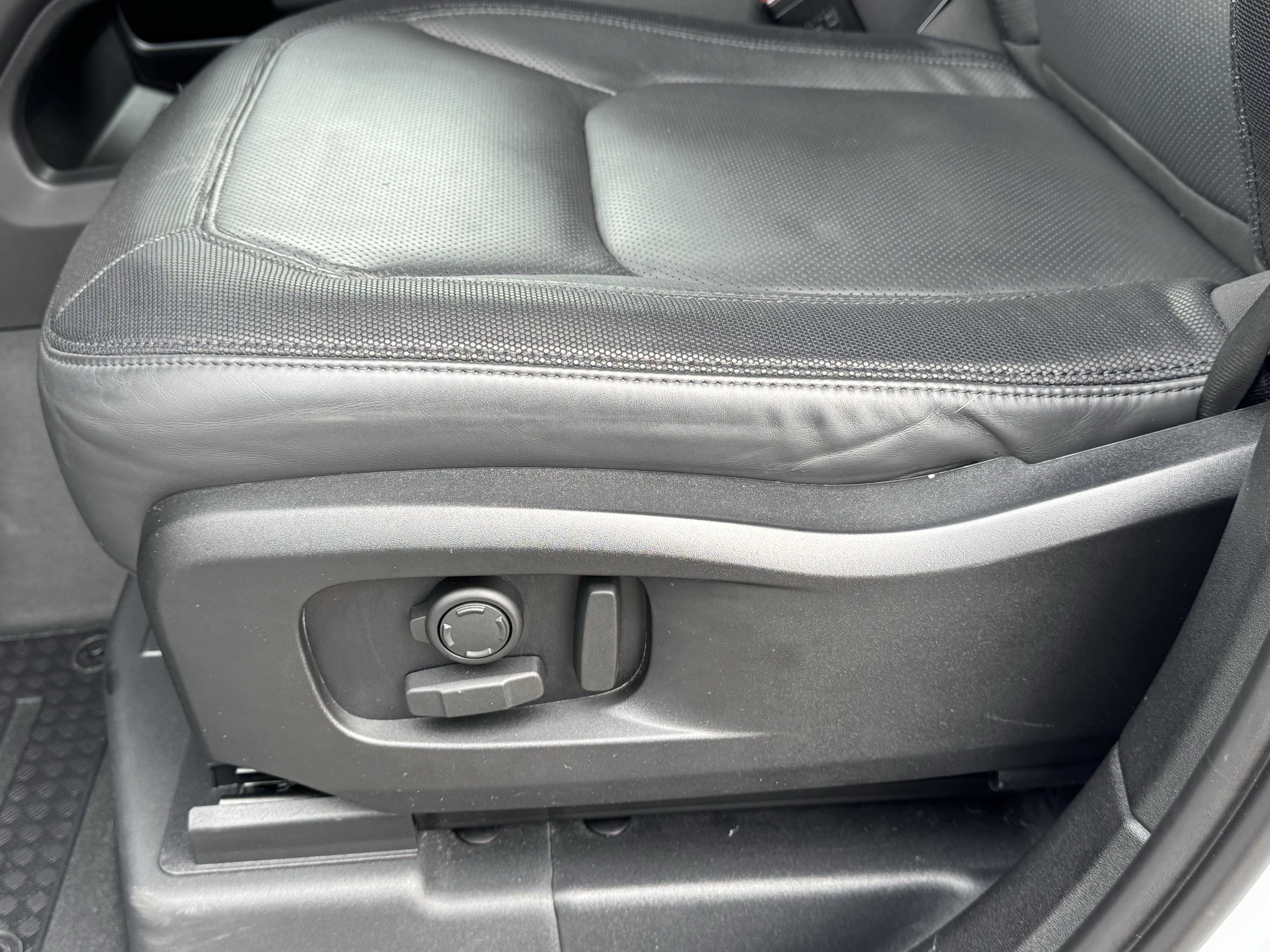 Used 2023 Land Rover Defender 110 X-Dynamic SE AWD/4WD image 26