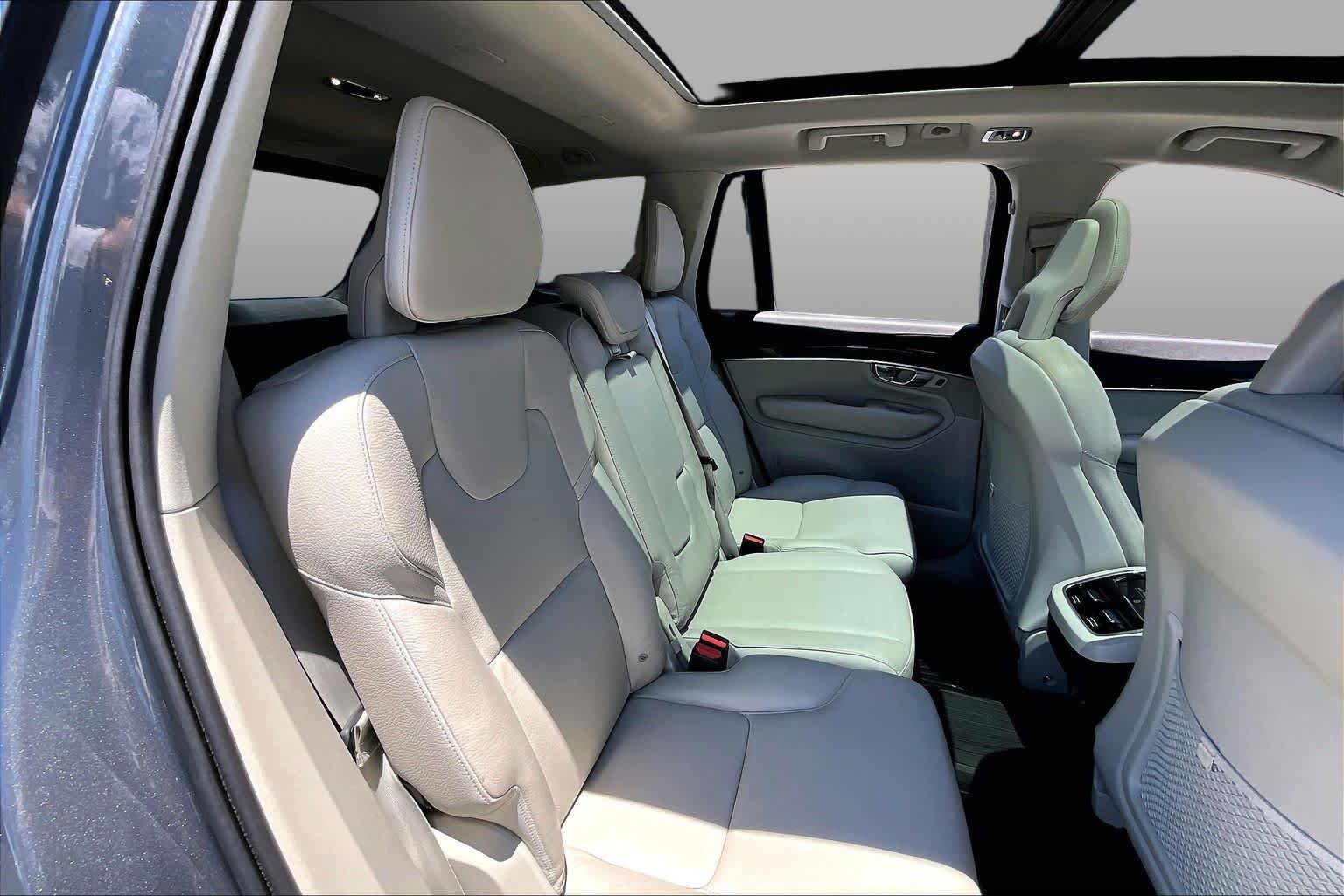 Used 2018 Volvo XC90 T5 Momentum w/ Convenience Package FWD image 21