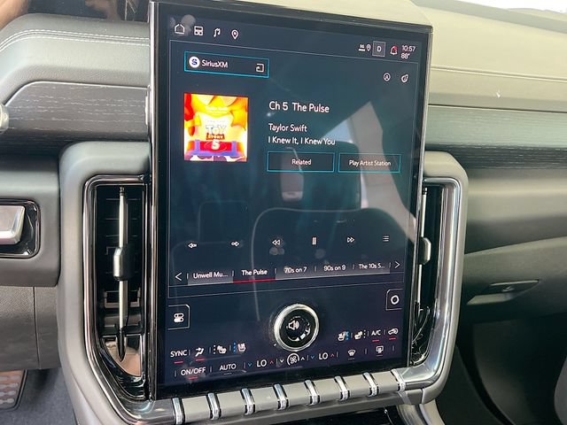 New 2026 GMC Yukon AT4 Ultimate AWD/4WD image 10