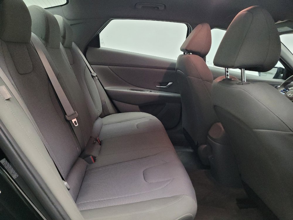 Used 2024 Hyundai Elantra SE FWD image 19