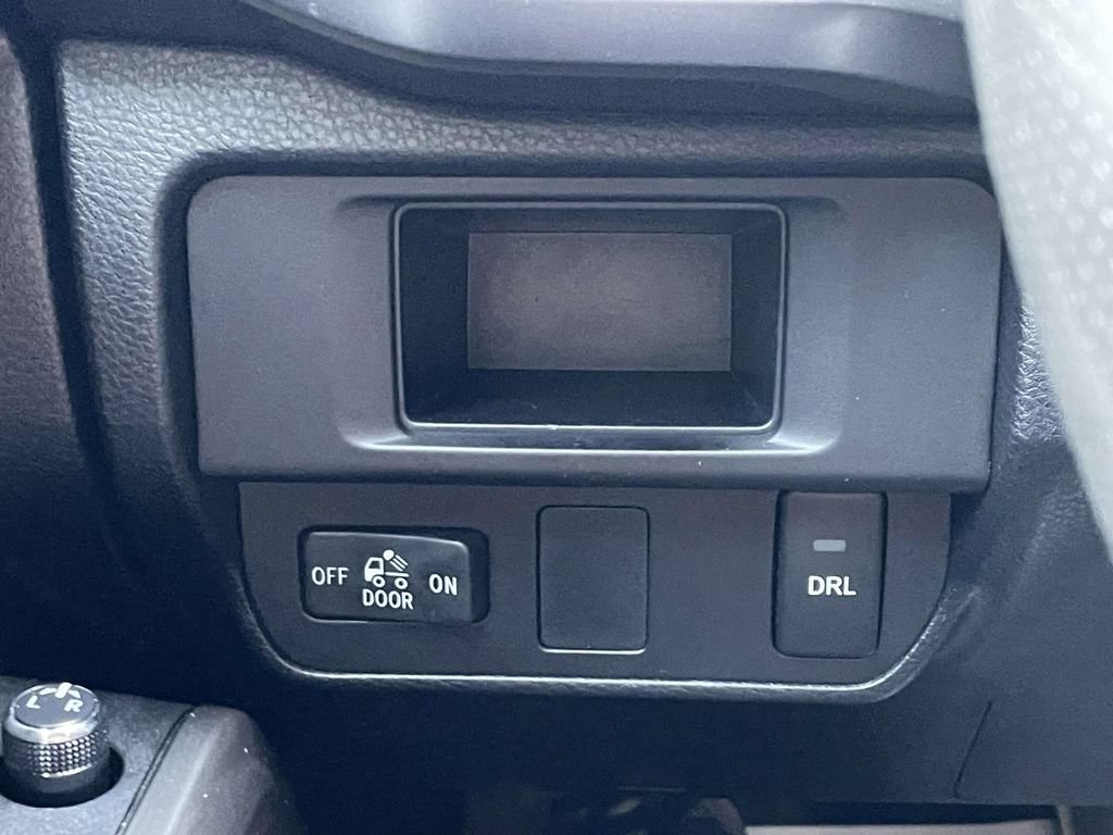 Used 2017 Toyota Tacoma SR5 w/ Tow Package RWD image 17