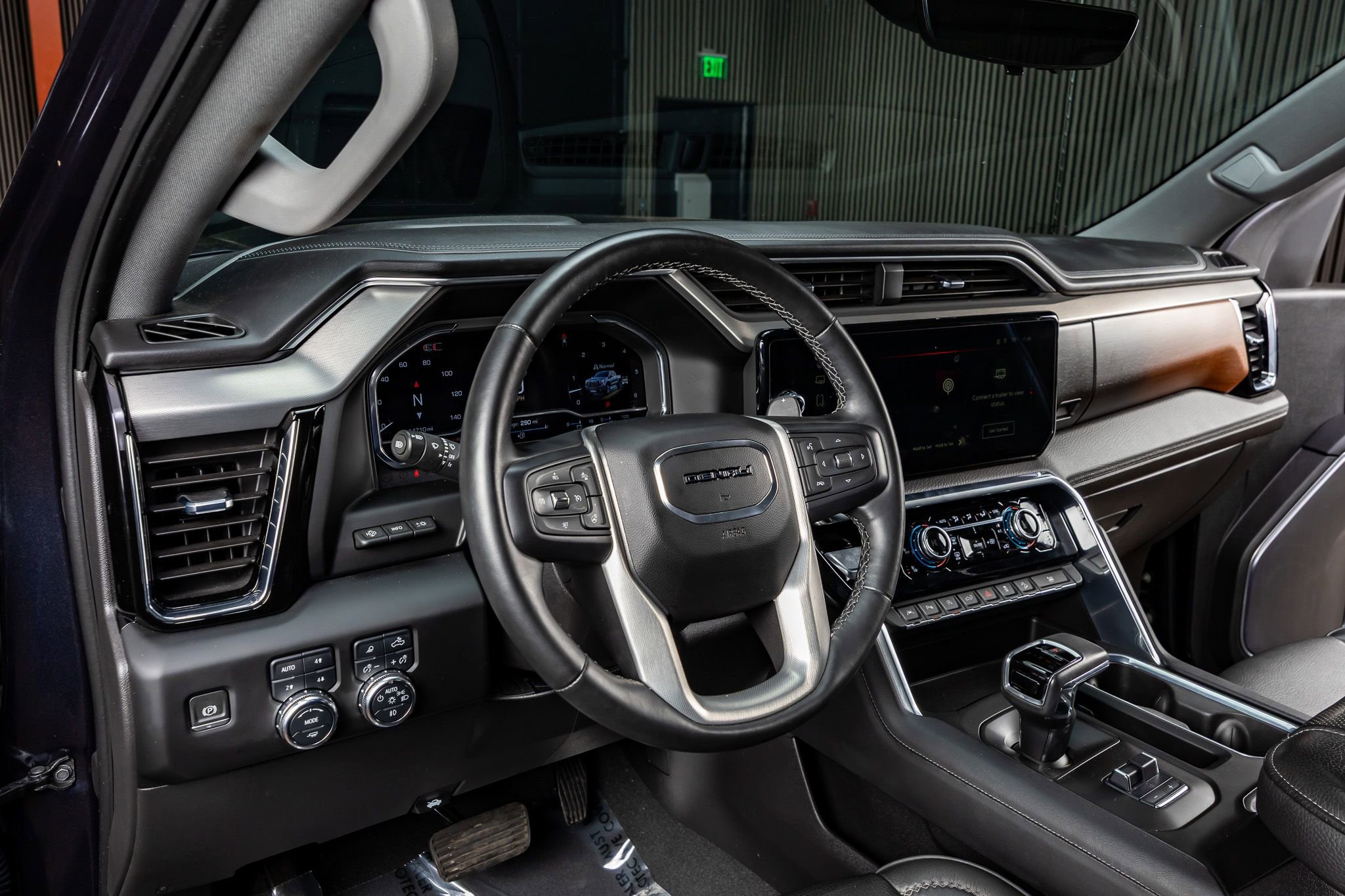 Used 2024 GMC Sierra 1500 Denali w/ Denali Reserve Package AWD/4WD image 17