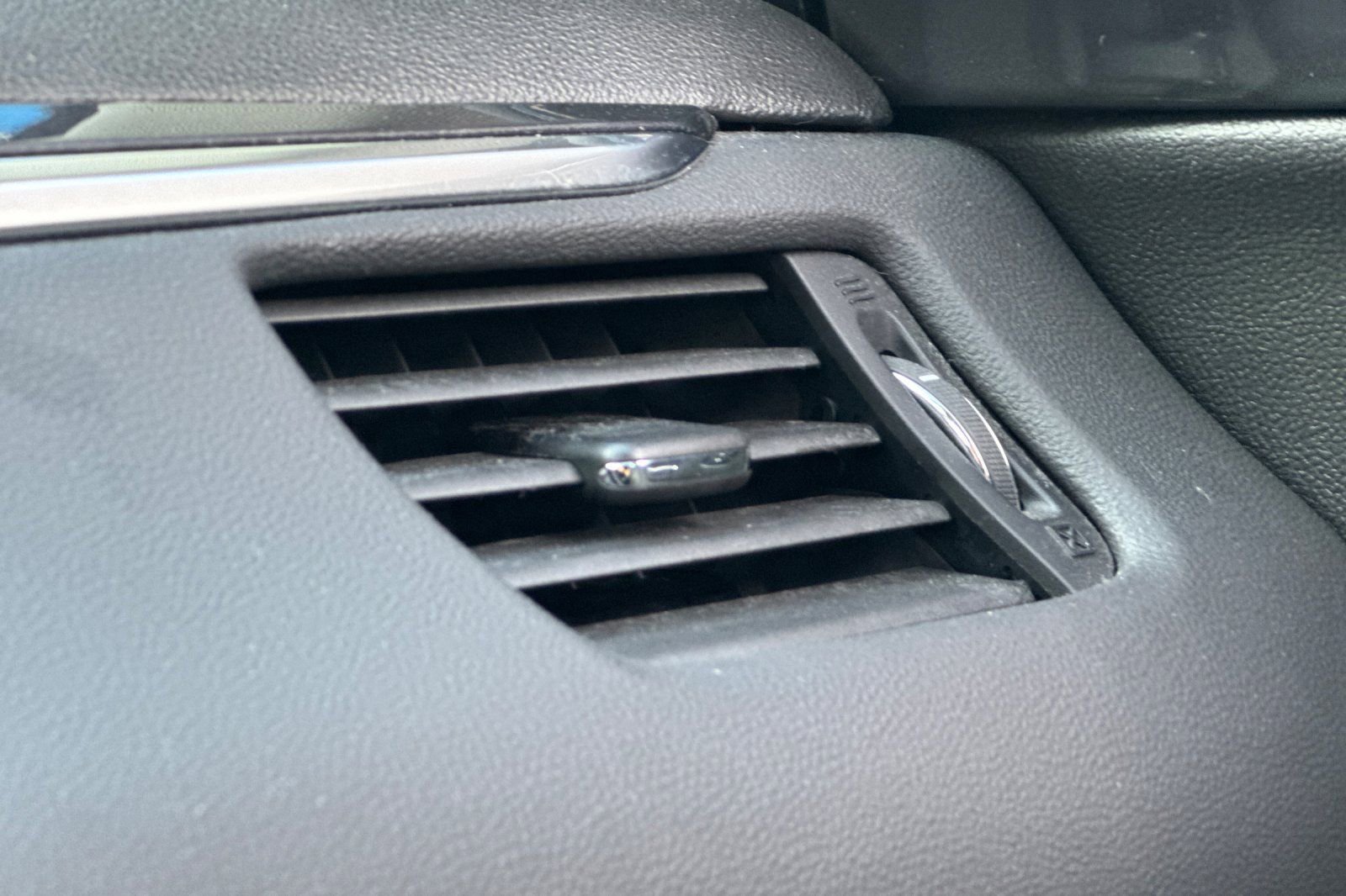 Used 2017 Chevrolet Impala LT image 28