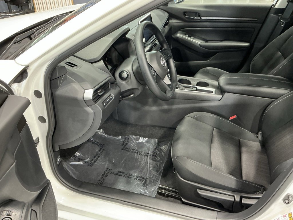 Used 2025 Nissan Altima 2.5 S image 3