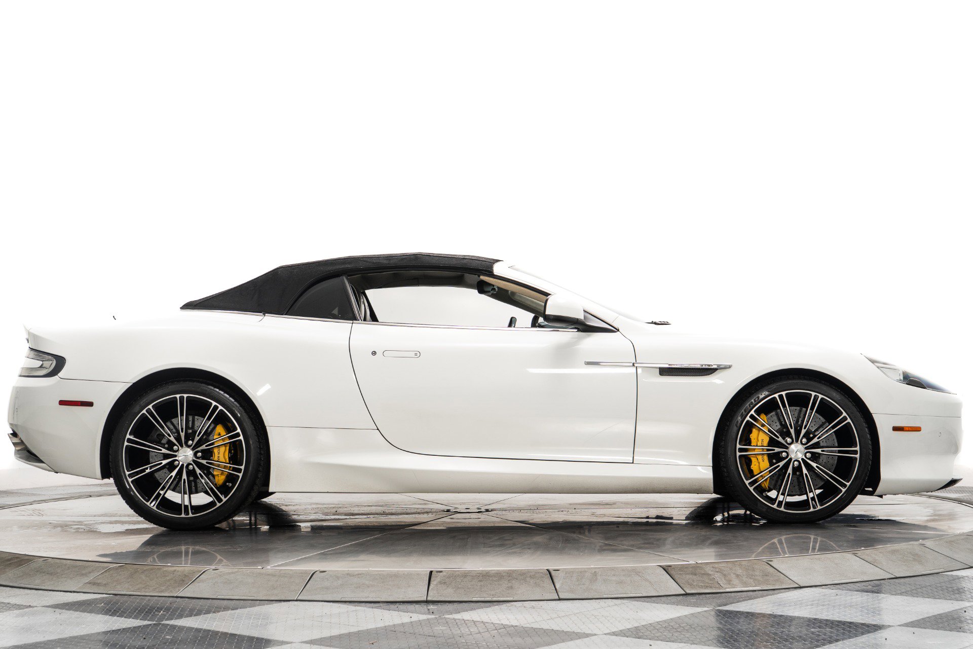 Used 2014 Aston Martin DB9 Volante image 18