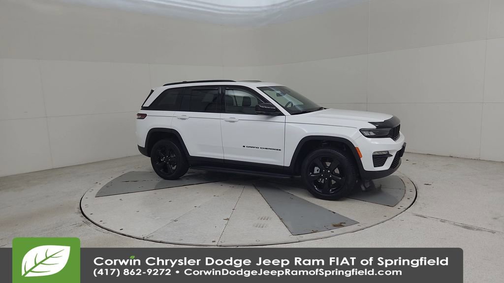 Certified 2025 Jeep Grand Cherokee Limited w/ Black Appearance Package AWD/4WD image 17