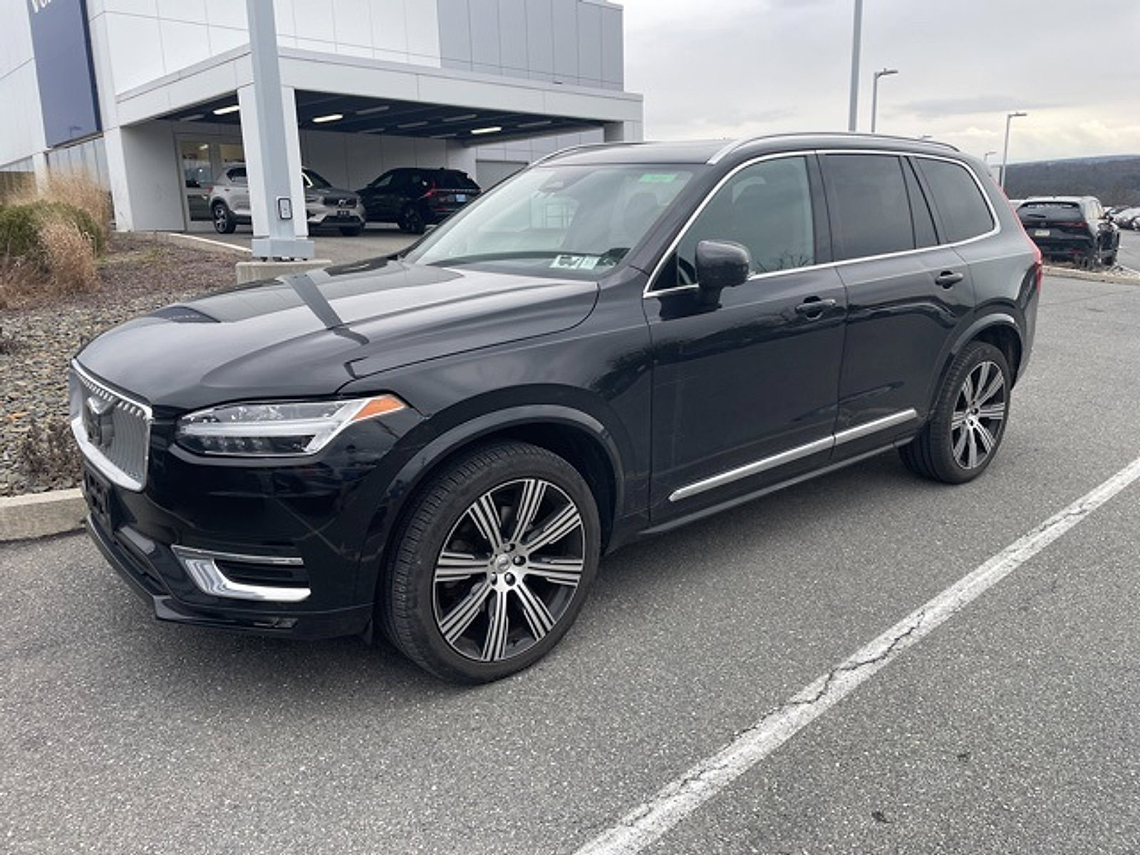 Used 2023 Volvo XC90 B6 Ultimate w/ Protection Package AWD/4WD image 3