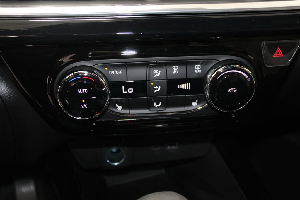 New 2026 Chevrolet Trax RS w/ Sunroof Package FWD image 43