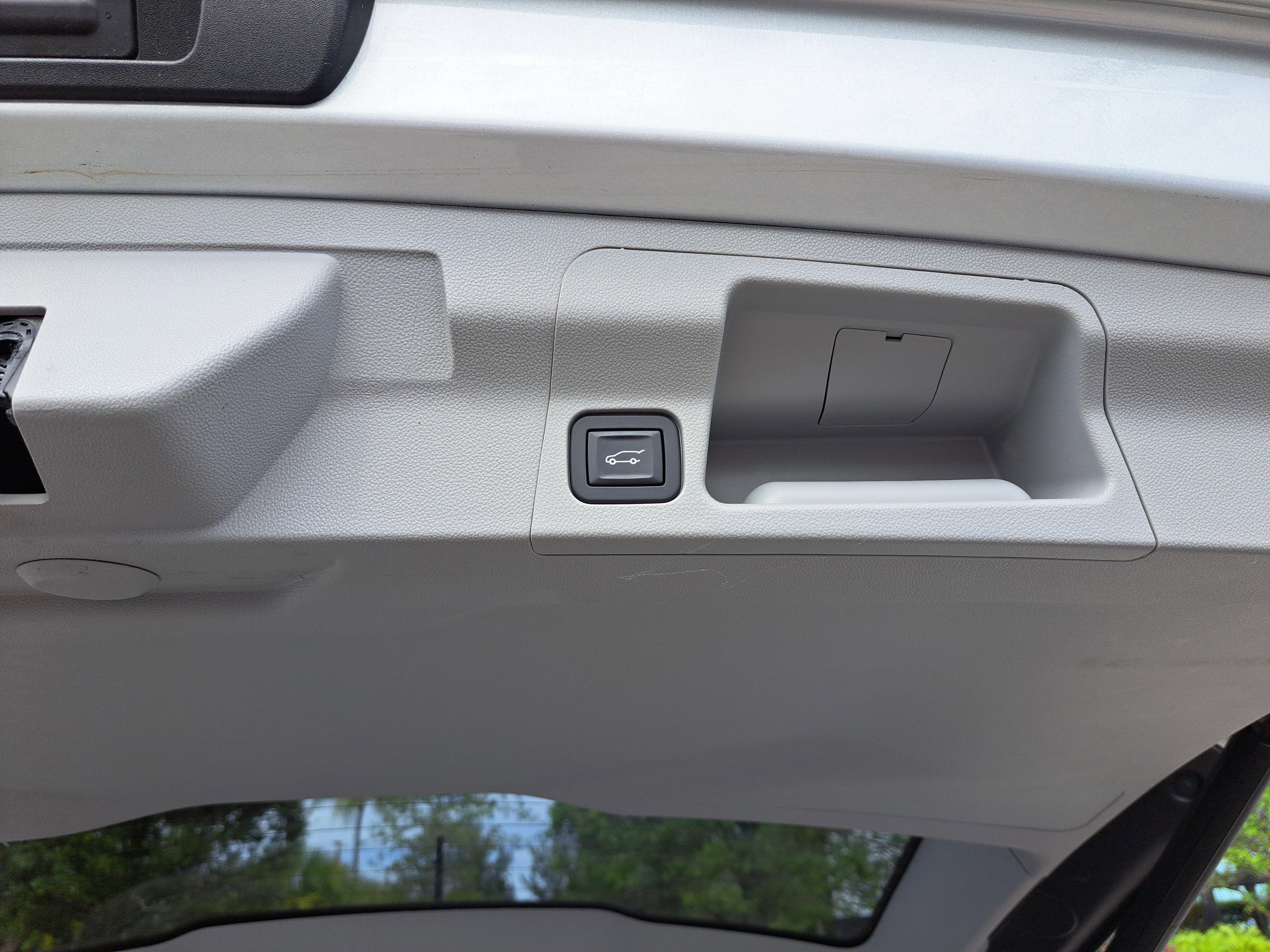 Used 2017 GMC Acadia SLE w/ Driver Alert Package I image 6