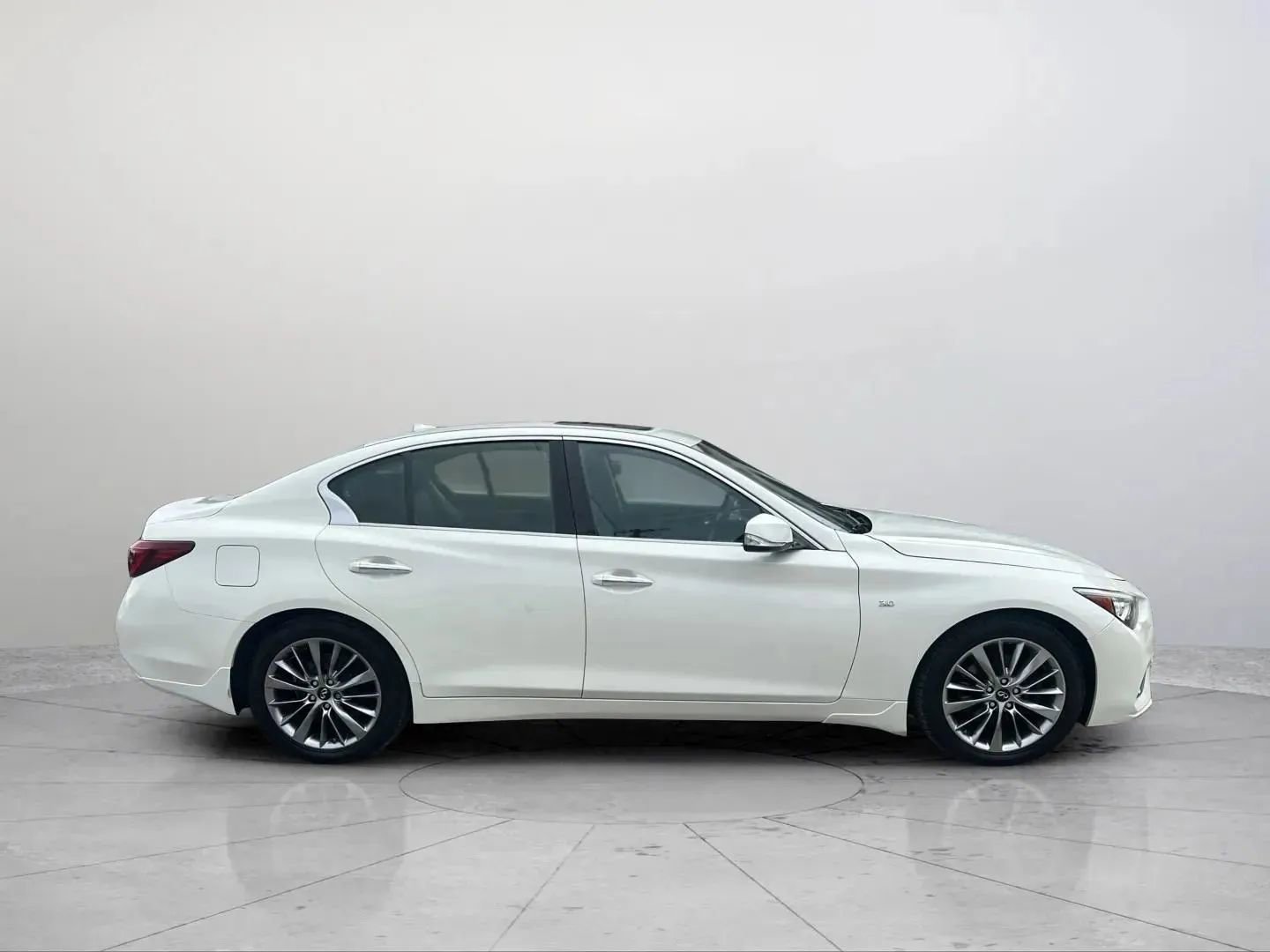 Used 2019 INFINITI Q50 Luxe w/ Essential Package (3.0T Luxe) AWD/4WD image 12