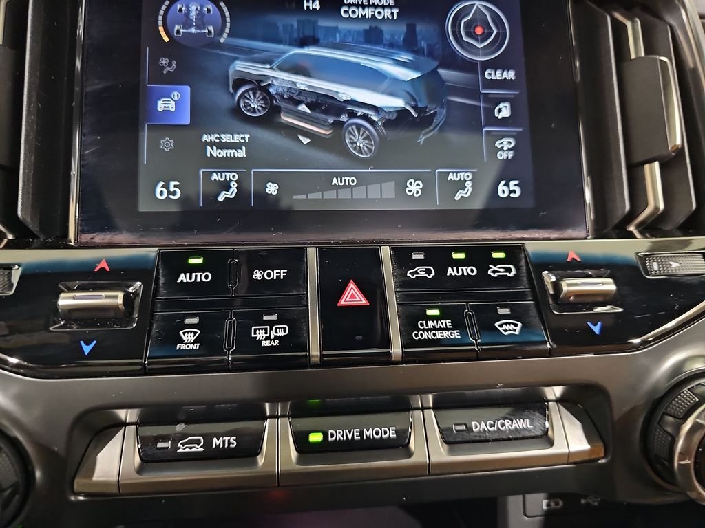 Certified 2024 Lexus LX 600 4WD w/ Luxury Package image 24