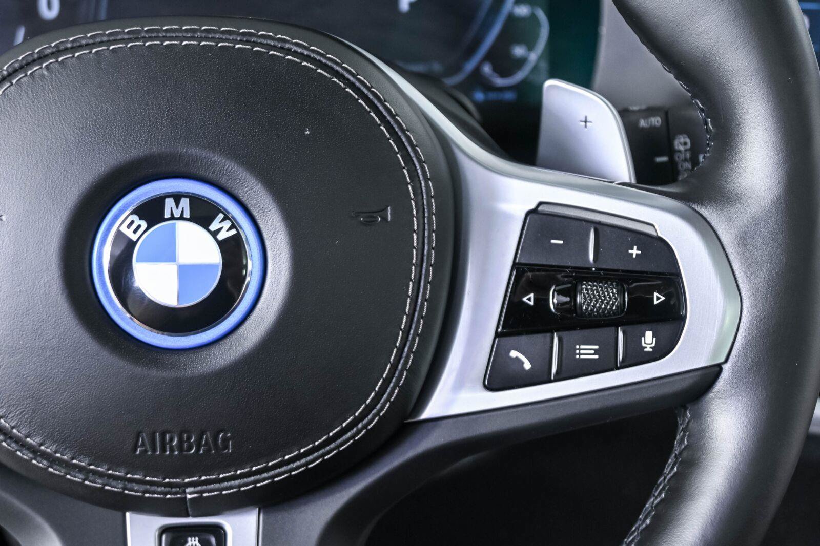 Used 2022 BMW X5 xDrive45e w/ M Sport Package AWD/4WD image 10