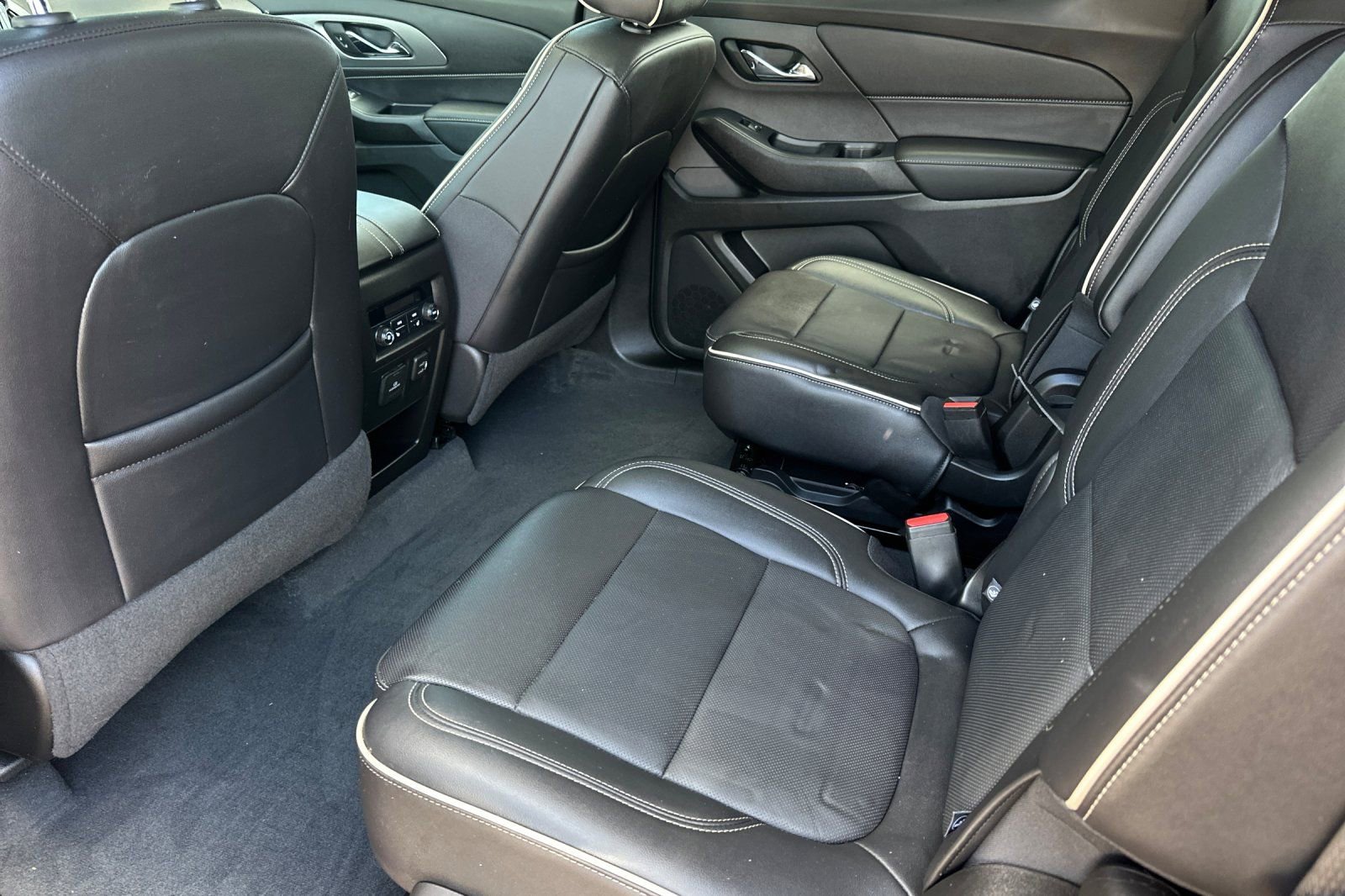 Used 2022 Chevrolet Traverse Premier w/ Redline Edition AWD/4WD image 12