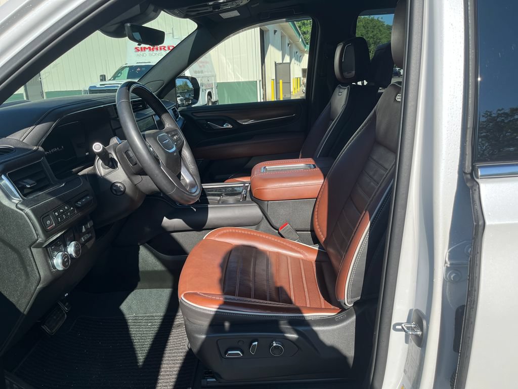 Used 2023 GMC Yukon XL Denali Ultimate AWD/4WD image 11