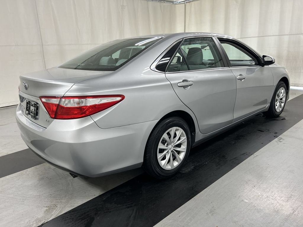 Used 2016 Toyota Camry LE FWD image 2