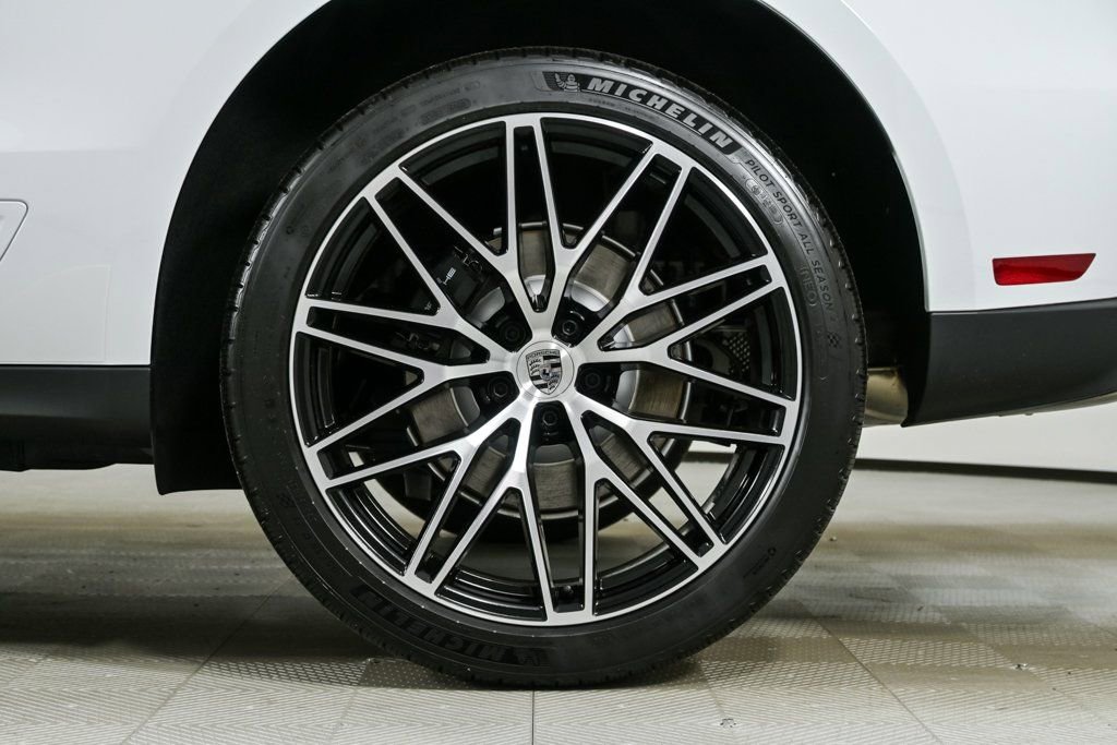 New 2026 Porsche Macan image 39