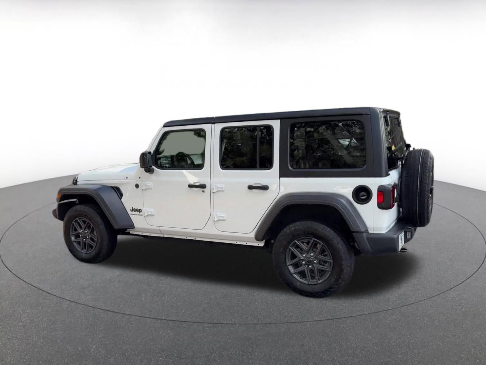 Used 2025 Jeep Wrangler Sport S image 10